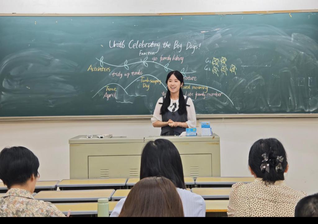 best365中国官方网站英语系成功举办第十三届best365中国官方网站师范生技能大赛（初中英语组）